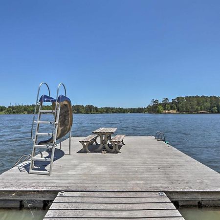 House With Dock And Slide Situated On Lake Sinclair! Sparta エクステリア 写真