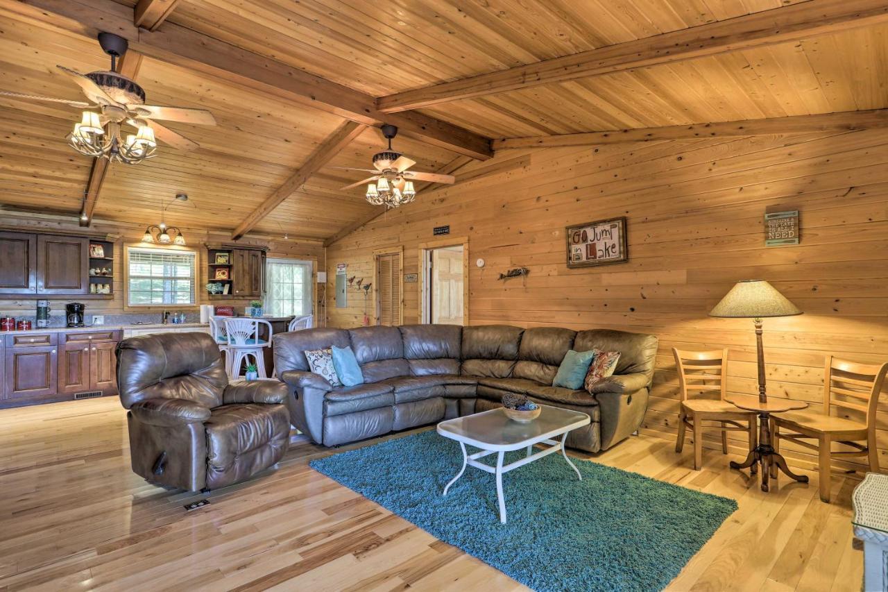 House With Dock And Slide Situated On Lake Sinclair! Sparta エクステリア 写真