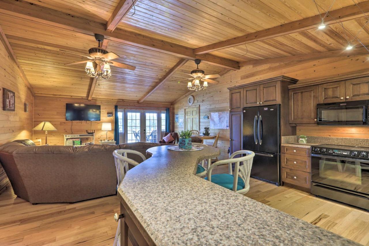 House With Dock And Slide Situated On Lake Sinclair! Sparta エクステリア 写真