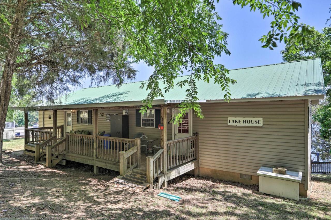 House With Dock And Slide Situated On Lake Sinclair! Sparta エクステリア 写真